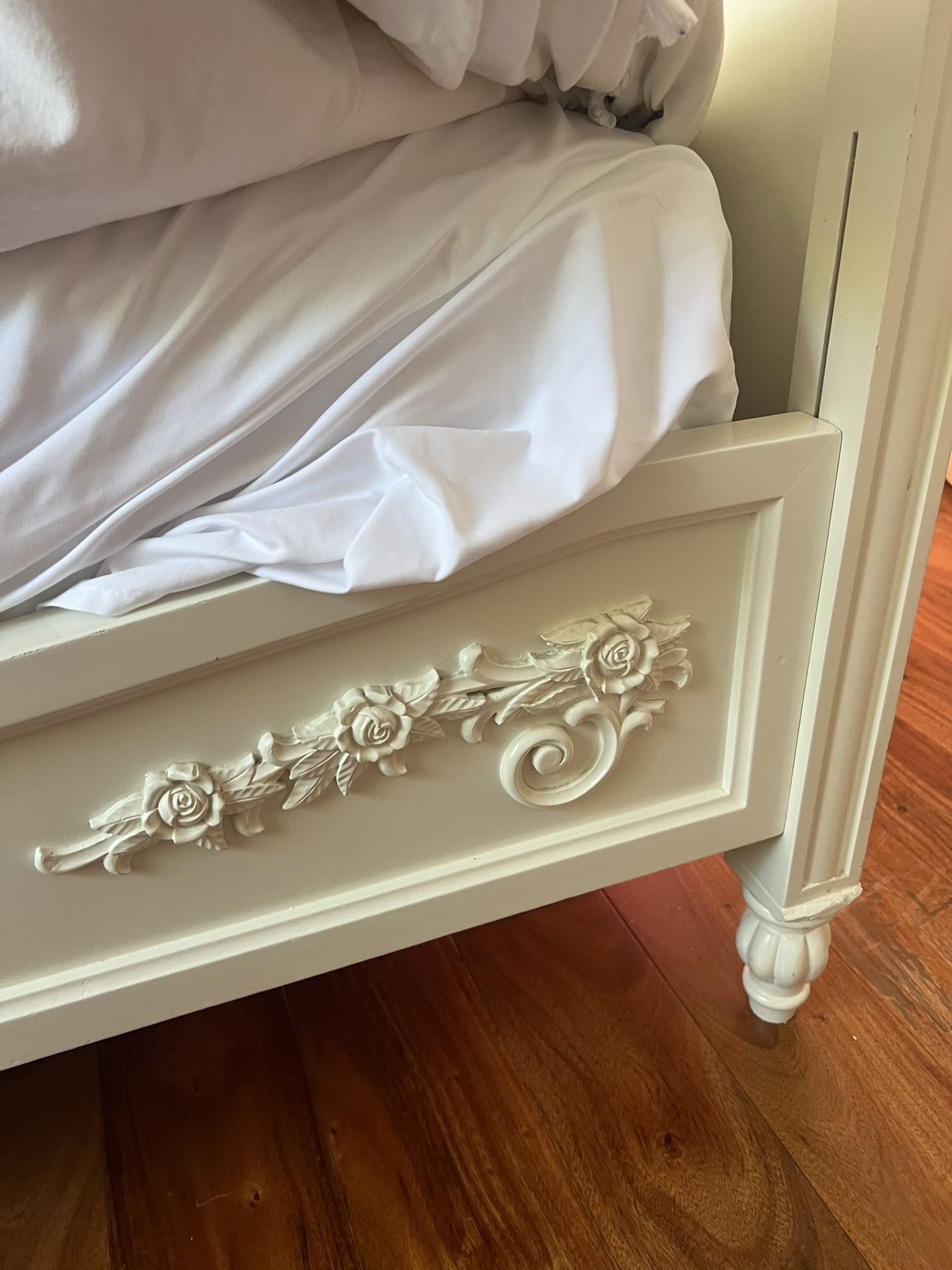 Beauty Bed (Full Size)+ Mattress