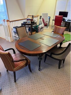 Dining Room Table & Chairs with Leaf Extension