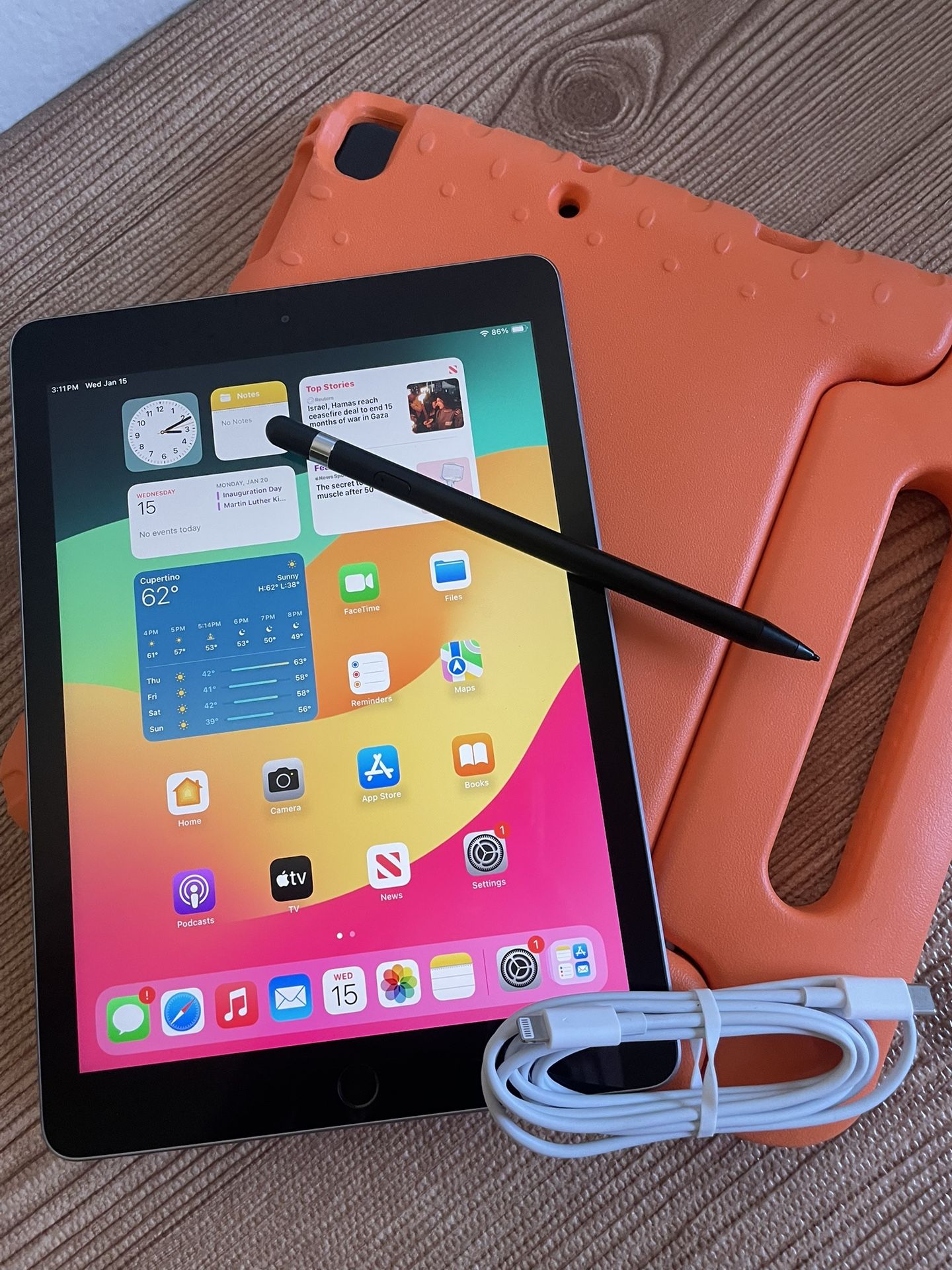 iPad 6th Generation 32GB With Pencil And Kids Case 