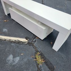 White Entertainment Cent