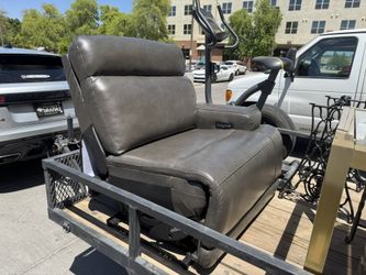 Living Spaces Vance Grey Leather Power Zero Gravity Vance Grey Leather Power Zero Gravity Right Arm Facing Recliner