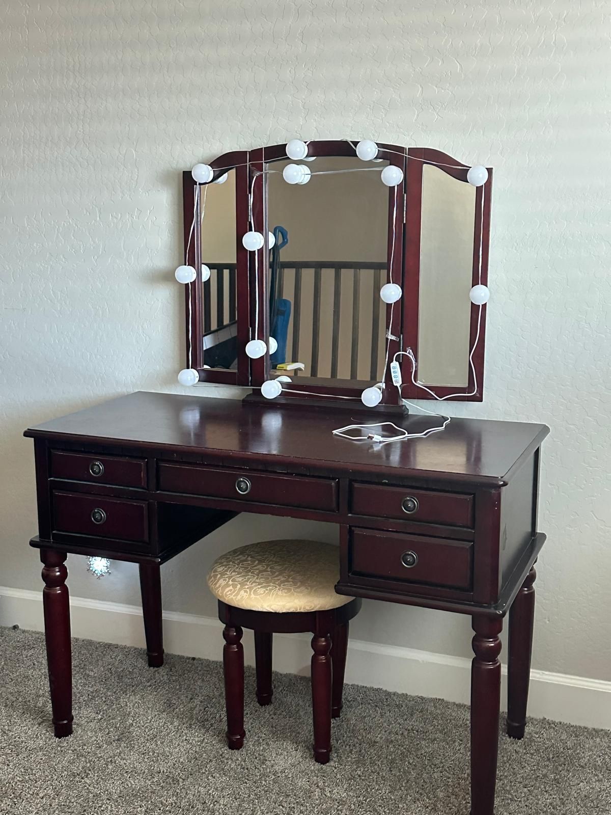 Vanity With Lights And Stool