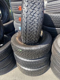 SET BF GOODRICH 265/70/16 SEMI NEW