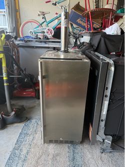 Commercial kegerator