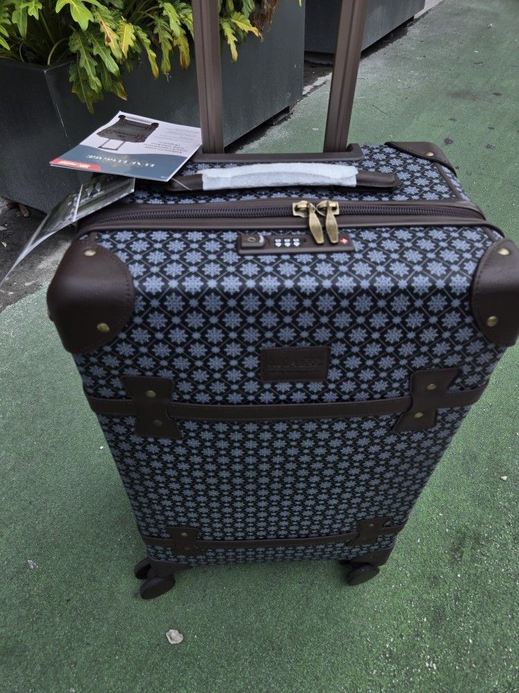 Travel Suitcase 20"Carry On 8Wheels Spinner Hard Shell New With Tags Tsa Lock Extra Lightweight Expandable Waterproof