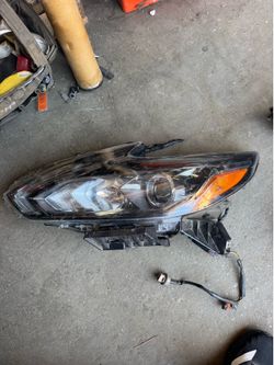 2017 nissan Altima left headlight