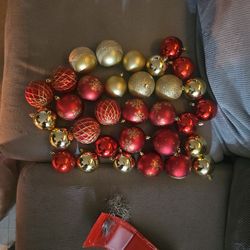32 Piece Red And Gold Ornaments