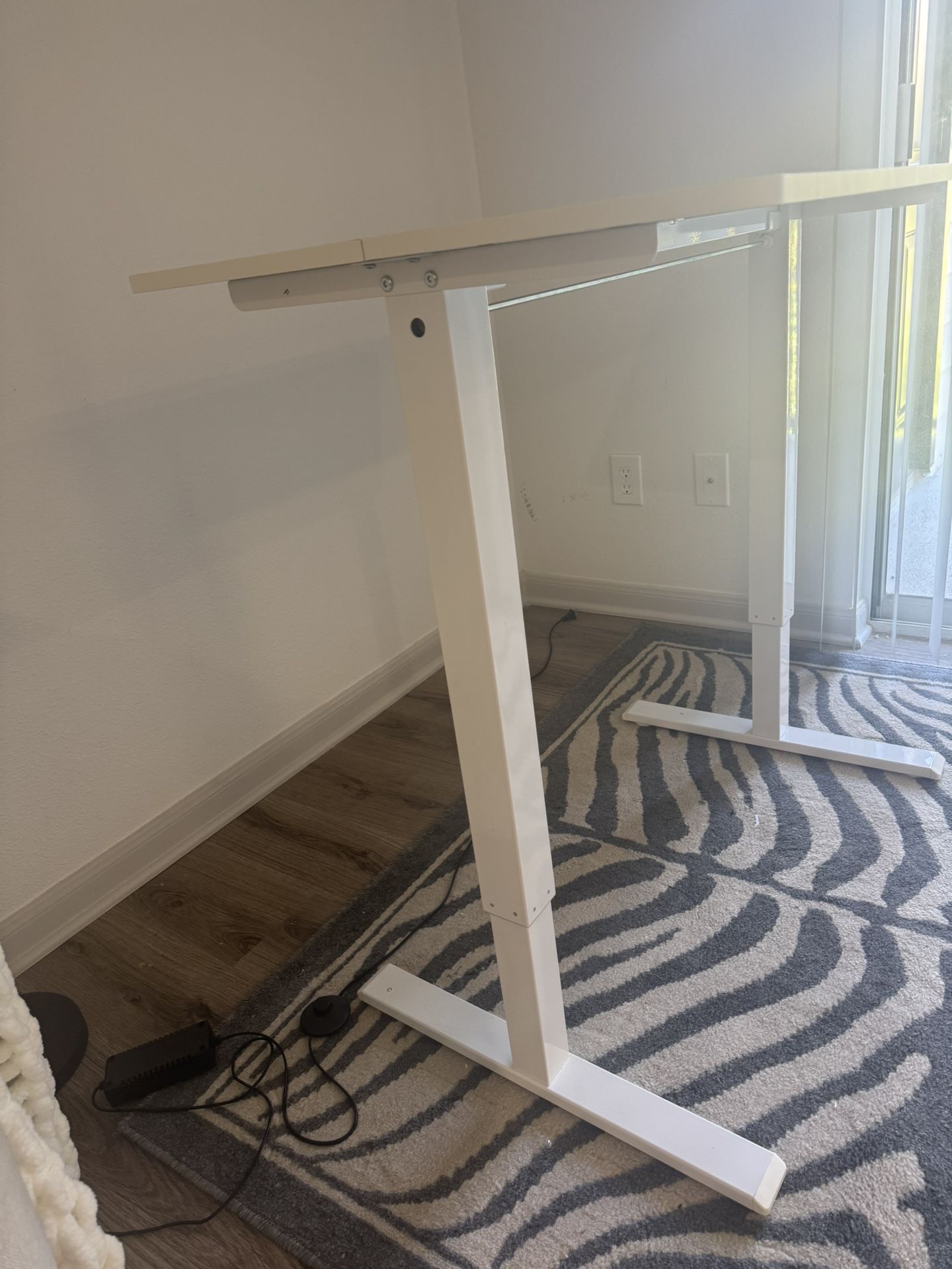 Table Adjustable White Top