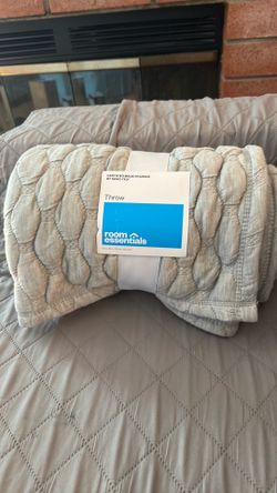 Throw blanket