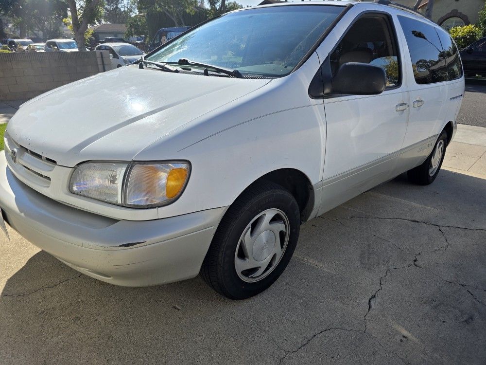 2000 Toyota Sienna