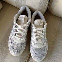 Shoes Size 9