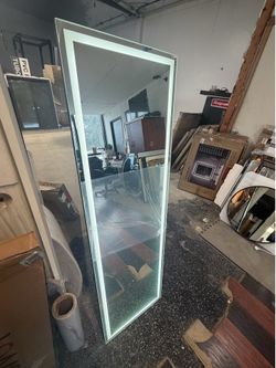 Led mirror with stand