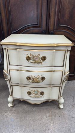 Vintage French Provincial 3-drawer nightstand