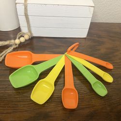 Vintage Tupperware Plastic Measuring Spoons