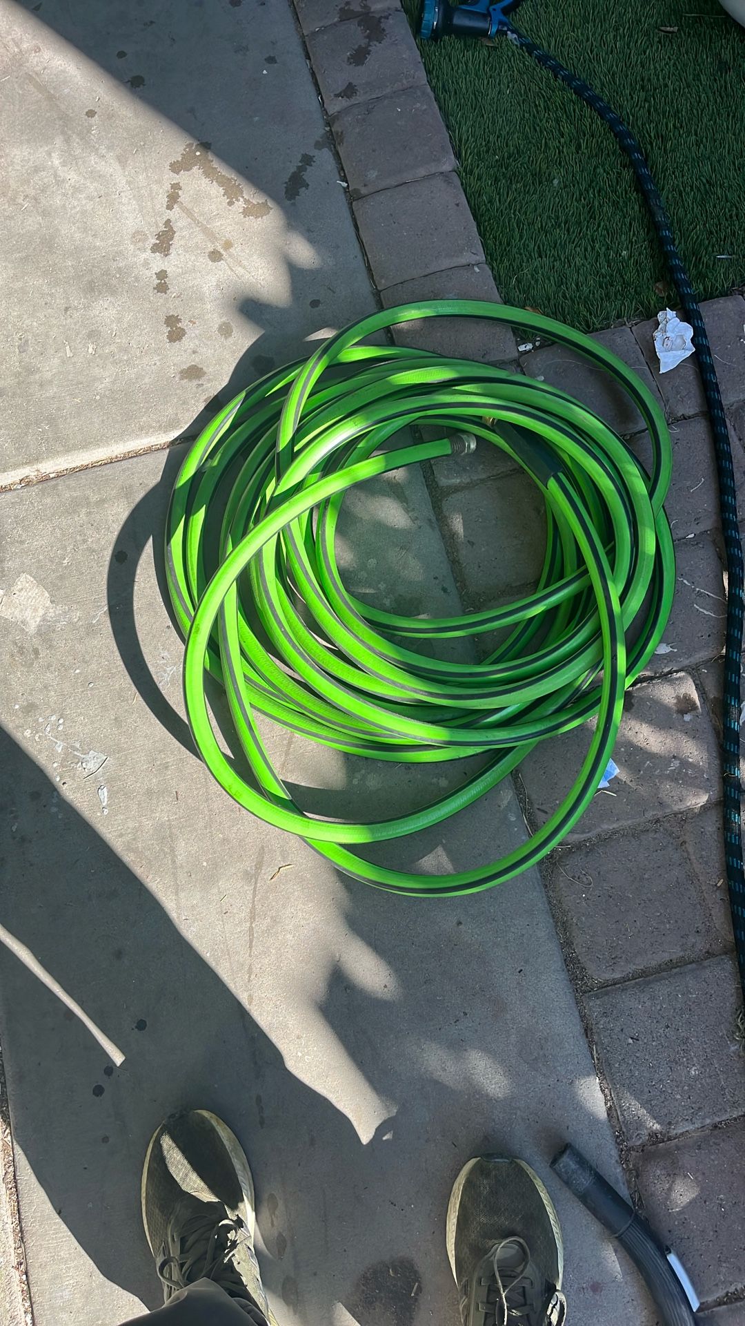 Vendo Un Royo De Manguera Una Andadera Y Una Día Para Bañar