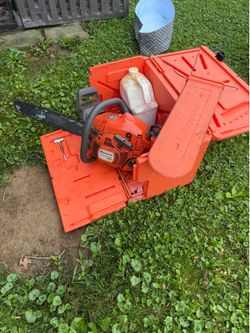 Husqvarna 445 18" Gas Chainsaw with Power Box Hard Case - Runs Great