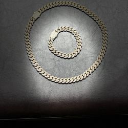 ***Neckless And Bracelet Combo***