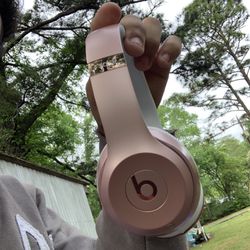 Rose gold  Beats Solo 3 