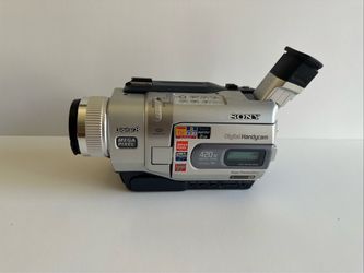 Sony Digital8 Handycam DCR-TRV740 Camcorder