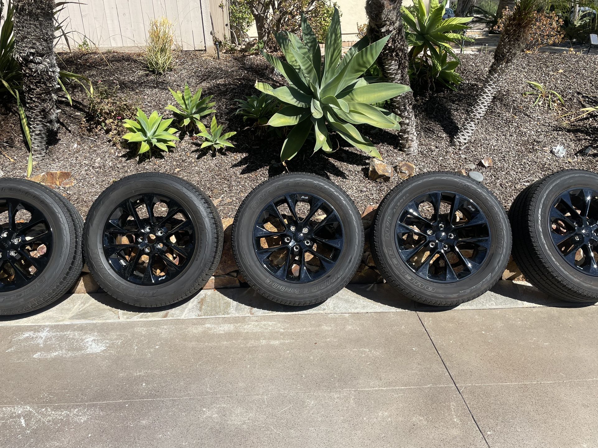 Jeep Wheels and Tires (5) 20” for Sale in La Costa, CA OfferUp