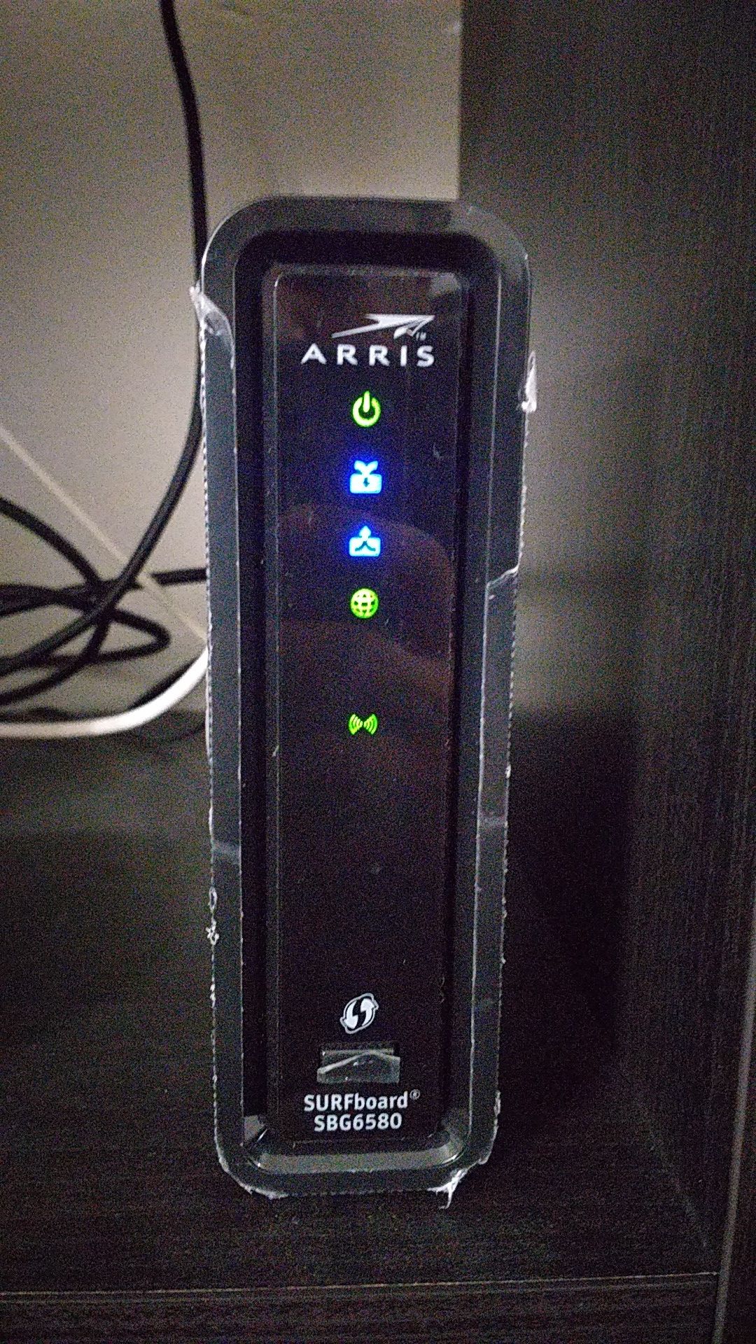 Arris Surfboard SBG6580 3 months old Router and Modem Combo, DOC 3.0