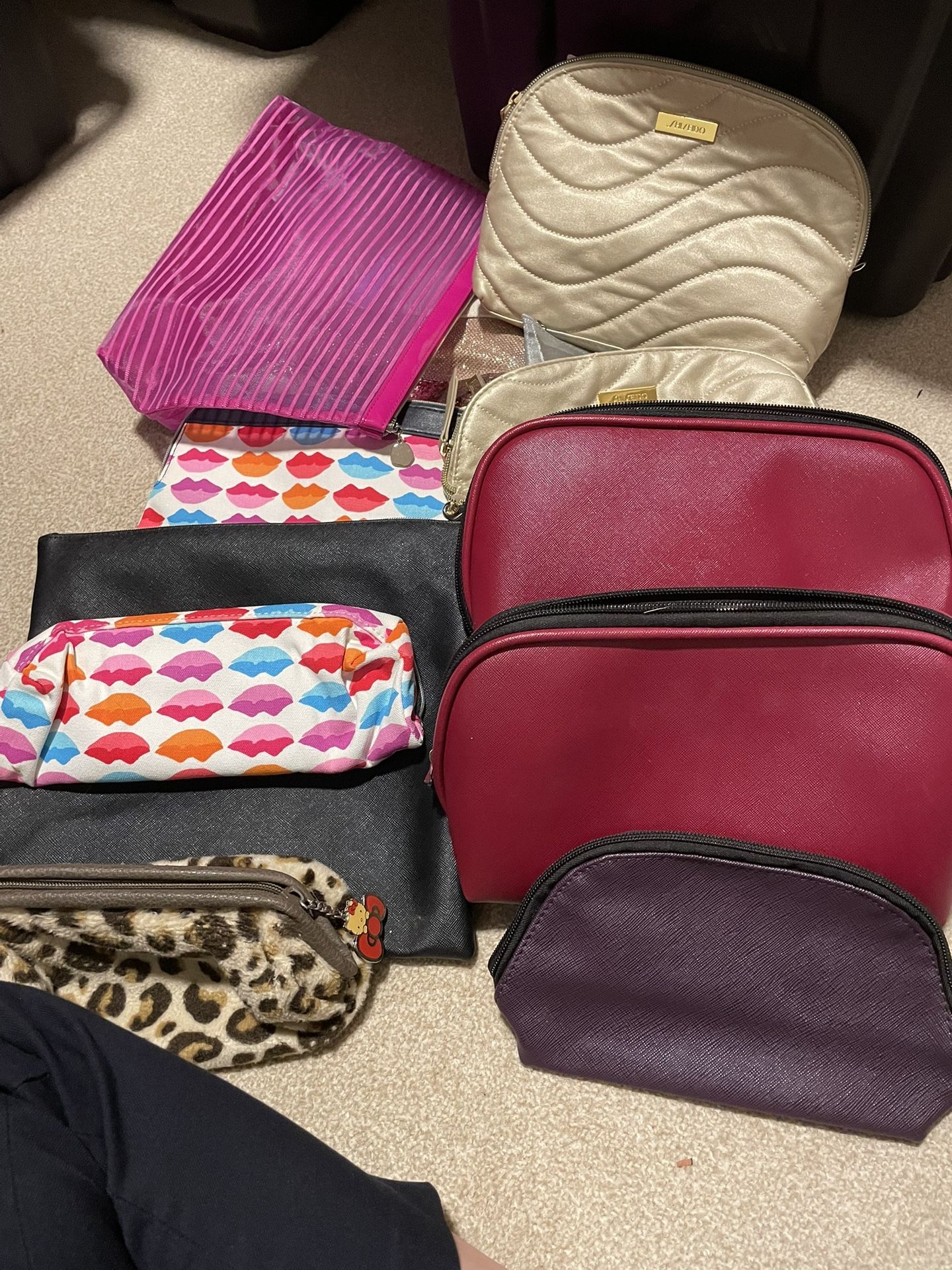 All Make Up Tools Bags
