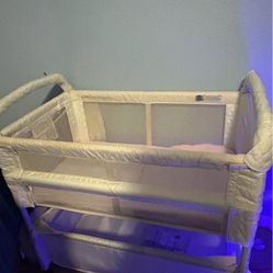 Changing Table/bassinet 