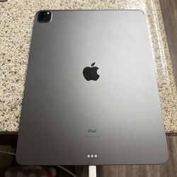 iPad Pro READ DESCRIPTION 