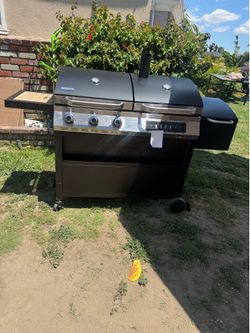 Gas grill and charcoal