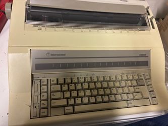 International II1000 Electric Typewriter