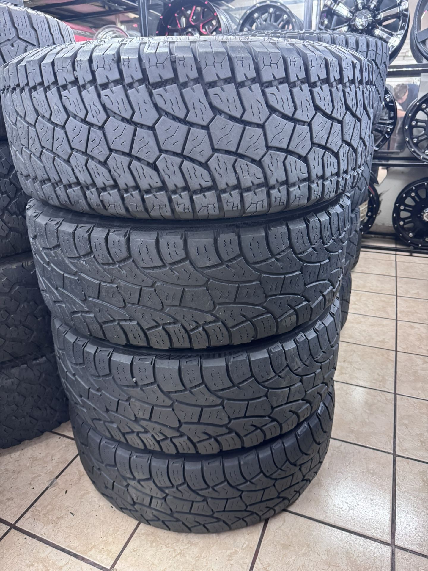 Lt 285/70/17 The Set
