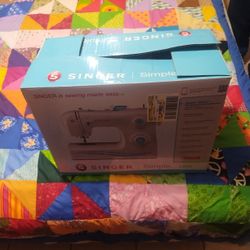 Singer Sewing Machine 2263 Used A Few Times 