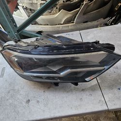 Volkswagen Jetta Right Headlight Oem 