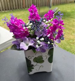 Cute Handmade Pure Flower Arrangement with Glass Vase.