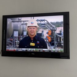 40-inch LED TV (TCL)  Has HDMI for Firestick 