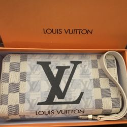 Beige Wallet With Box