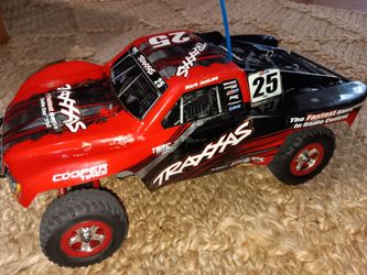 RC traxxas  1/18 slash BRUSHLES 3s