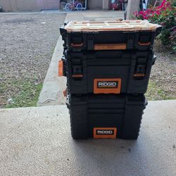Rigid stackable toolbox