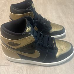 Nike Air Jordan 1 Retro High OG Metallic Gold/Black - Size 10