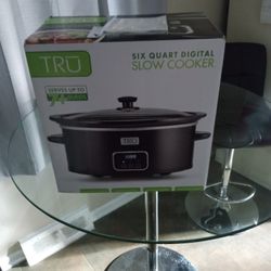 Brand New In Box 6 Quart Programmable Slow Cooker