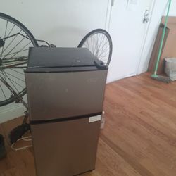 mini fridge 