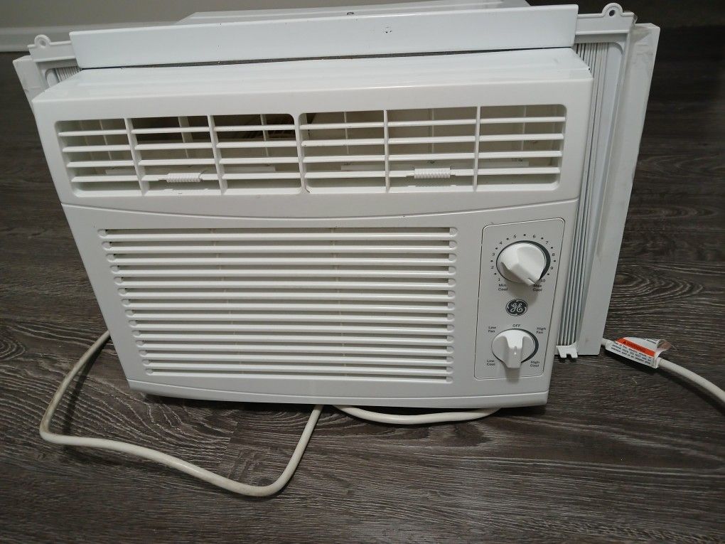 Air Conditioner Window Unit GE General Electric Small Room AC Lightly Used Fully Functional $100 OBO