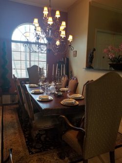 Dinning table emaculate