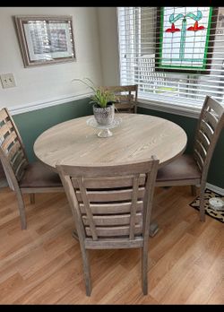 Round Wood Veneer Dining Table with 4 Chairs
