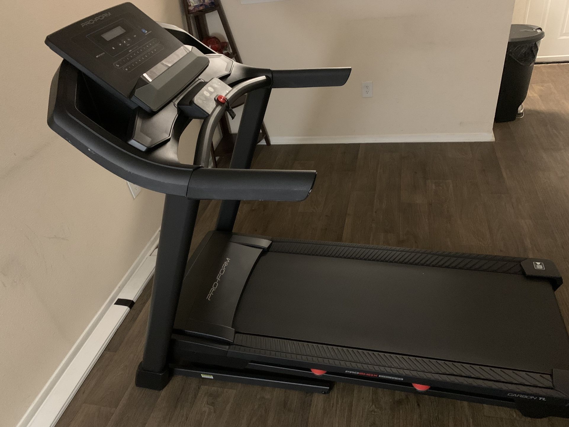 Pro form Carbon Tl Treadmill-black Color