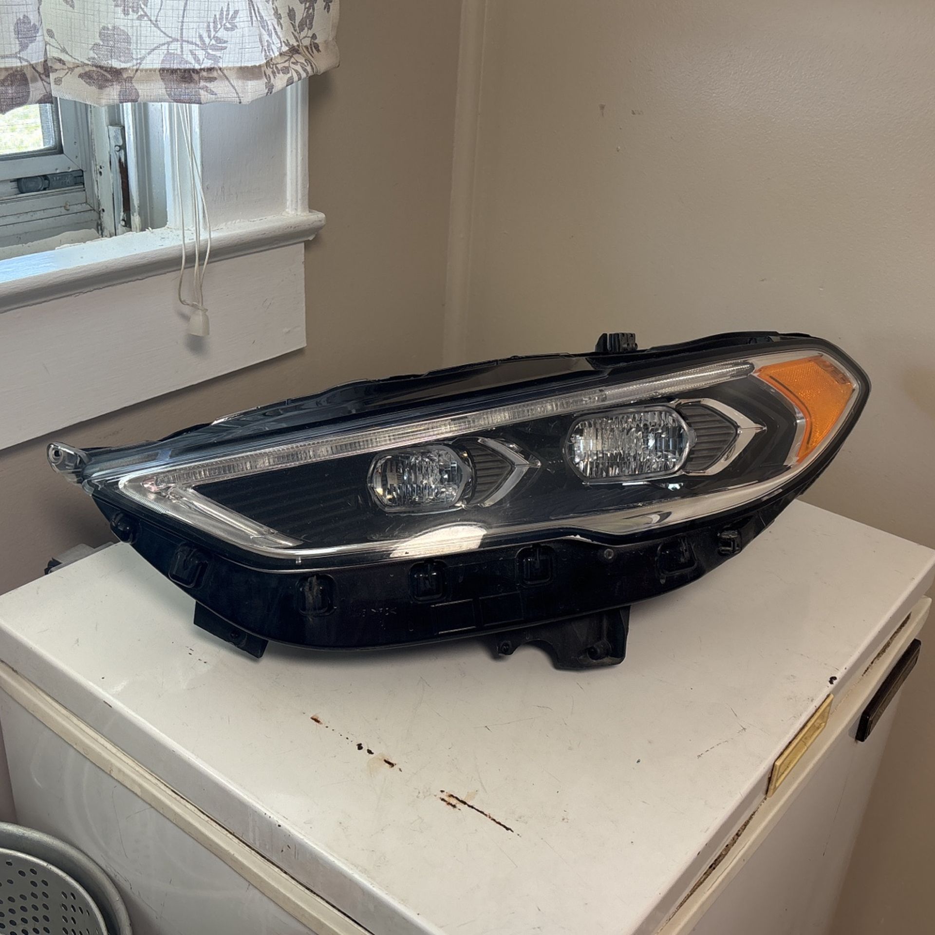 2019 Ford Fusion Titanium, Headlight Driver Side