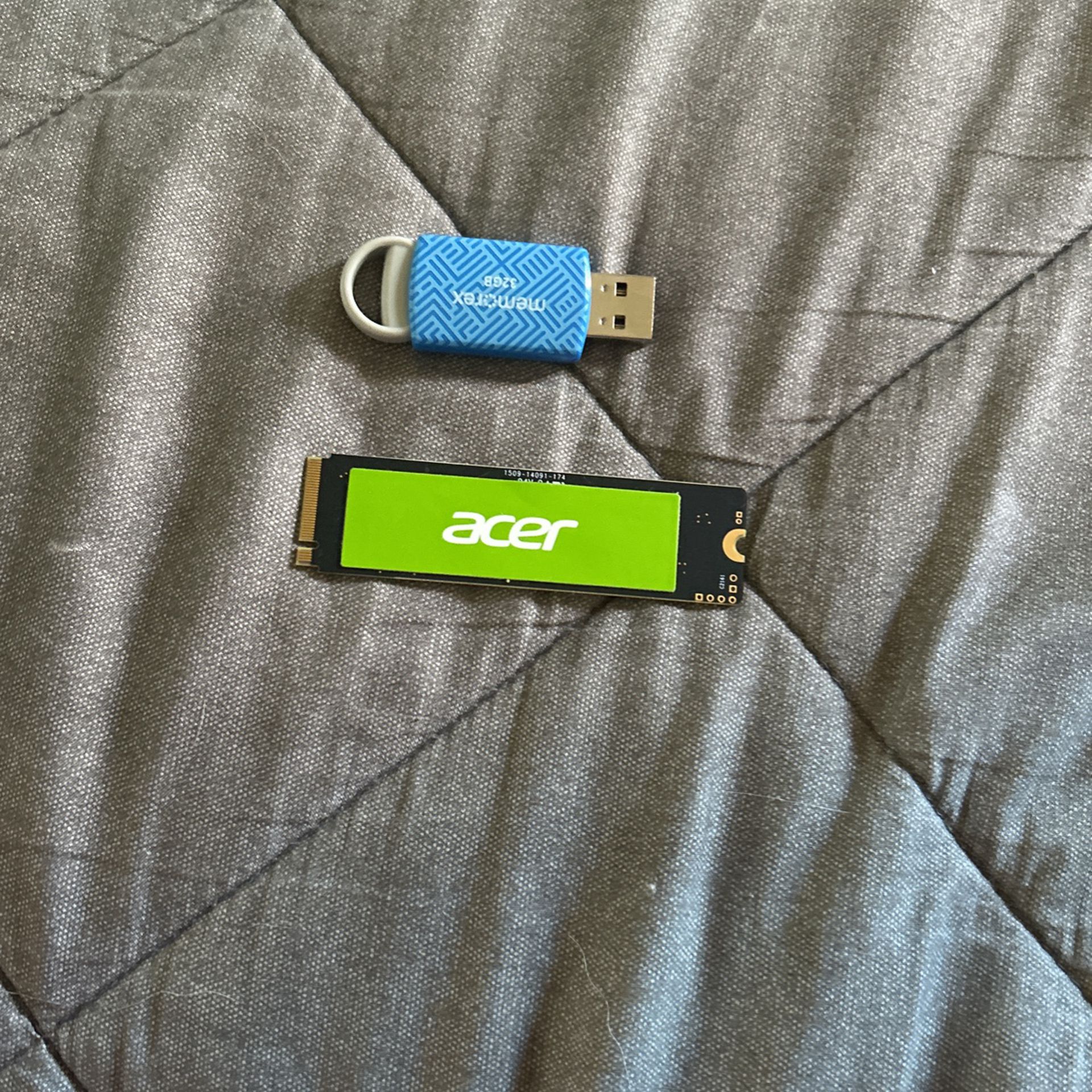 512gb Acer And 32gb Flash Drive