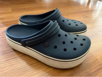 Crocs Navy Platform Women 10/Men 8