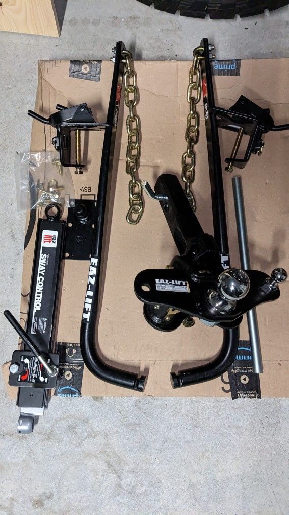 Never Used Camco EAZ Lift Weight Distribution Hitch 800lb Kit for Sale