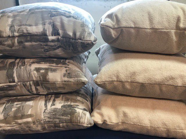 6 Brand New Gillman Throw Pillows From Costco
